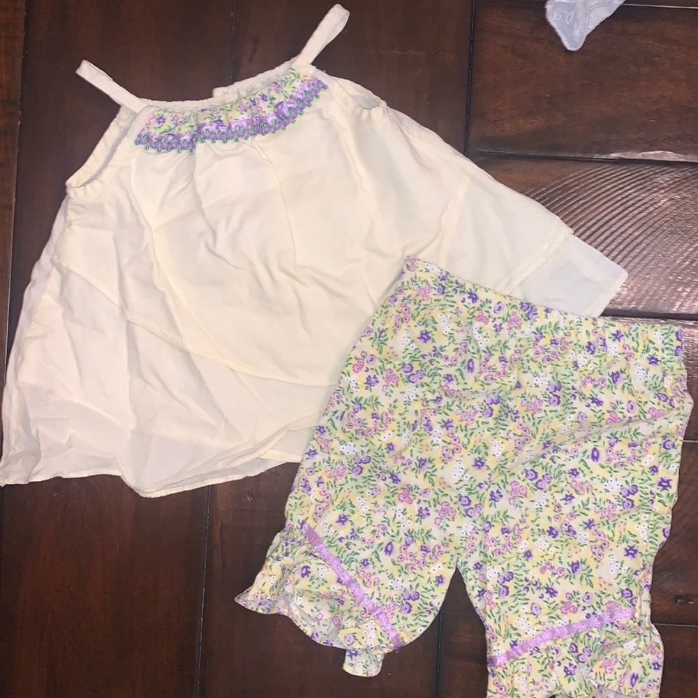 Two piece set of yellow summer outfit for girl. Size 12 M